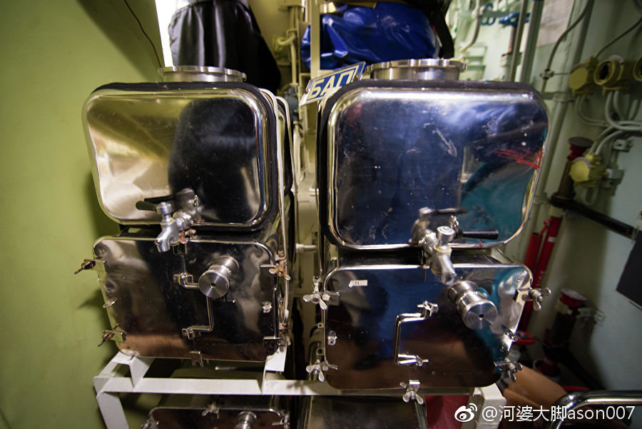 955型"北风之神"级战略核潜艇"尤里·多尔戈鲁基"号(k-535) 逃生舱