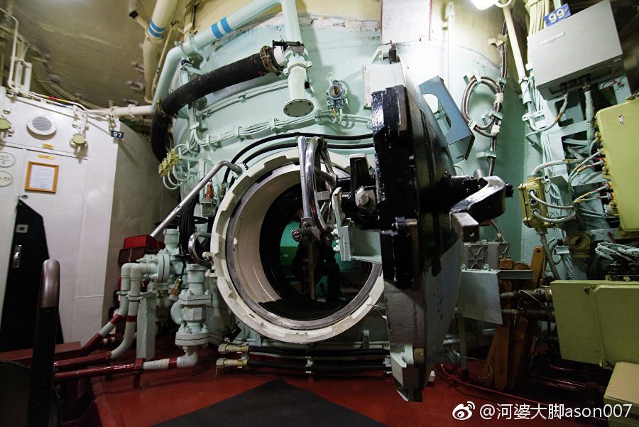 955型"北风之神"级战略核潜艇"尤里·多尔戈鲁基"号(k-535) 逃生舱