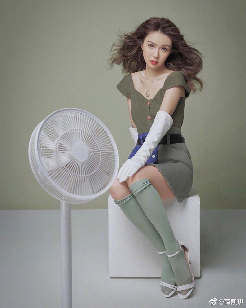 薛凯琪狂虐身材,频频秀出高强度动作,难怪一直那么美