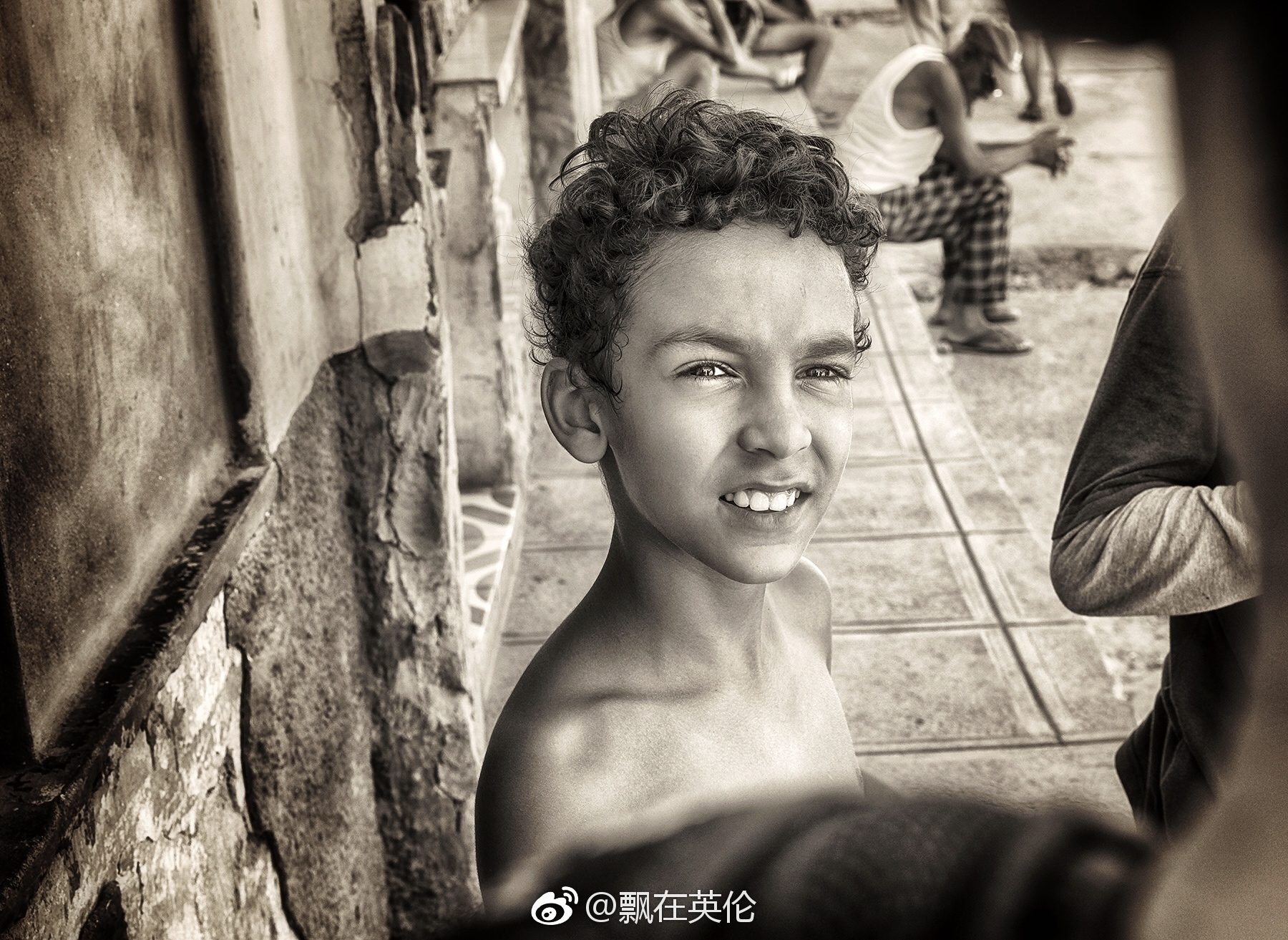 古巴街头骑马的小帅哥白马王子富士gfx影