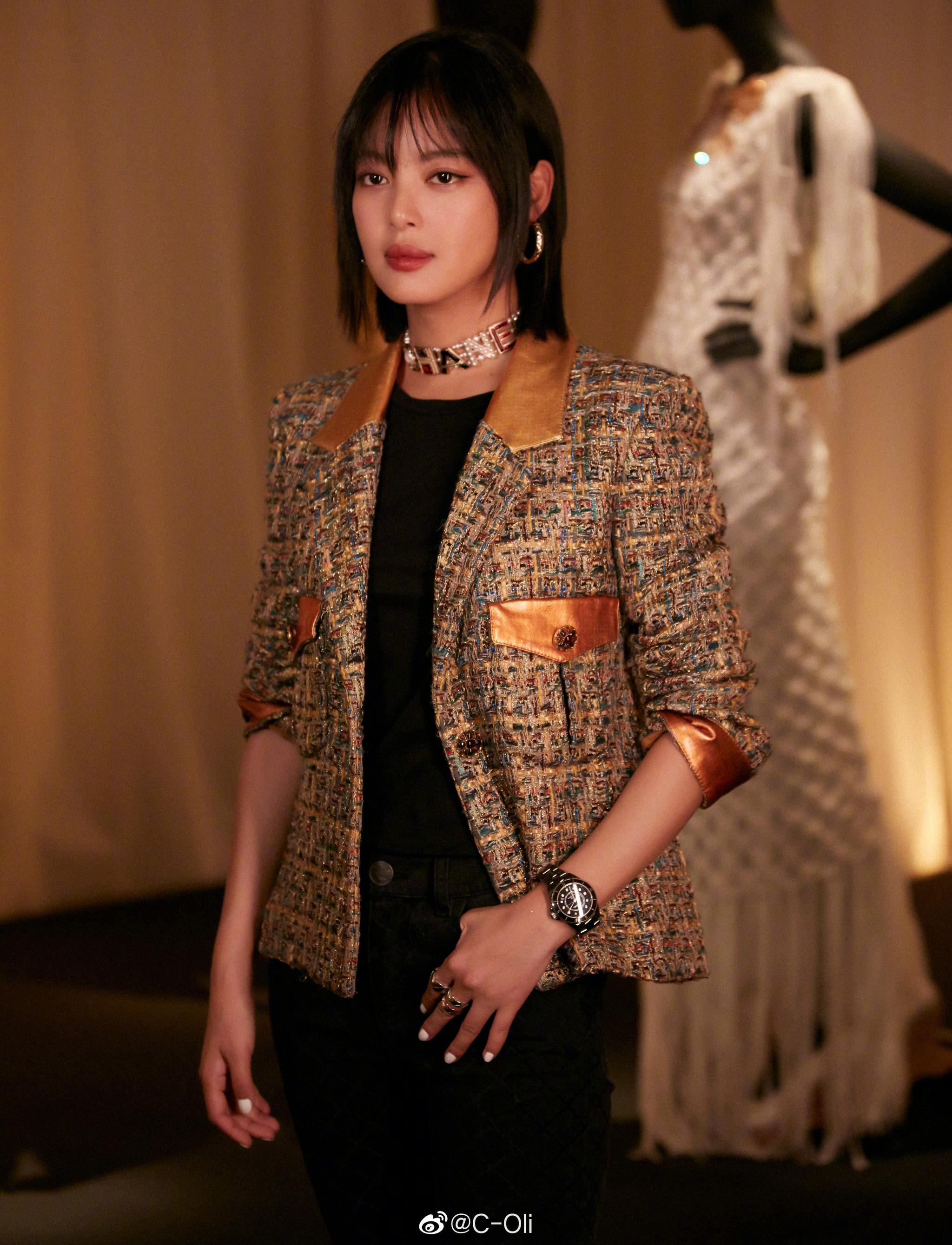 演员@辛芷蕾 受邀亮相《亮相走进香奈儿》展览活动