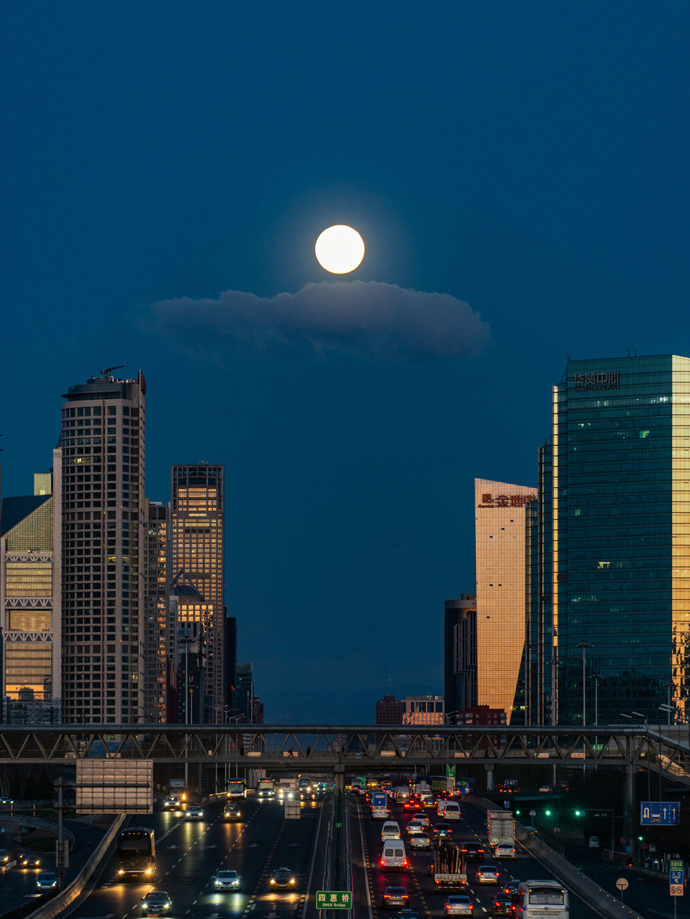 悬日李睿lrmax选自爱拍寻找城市之光