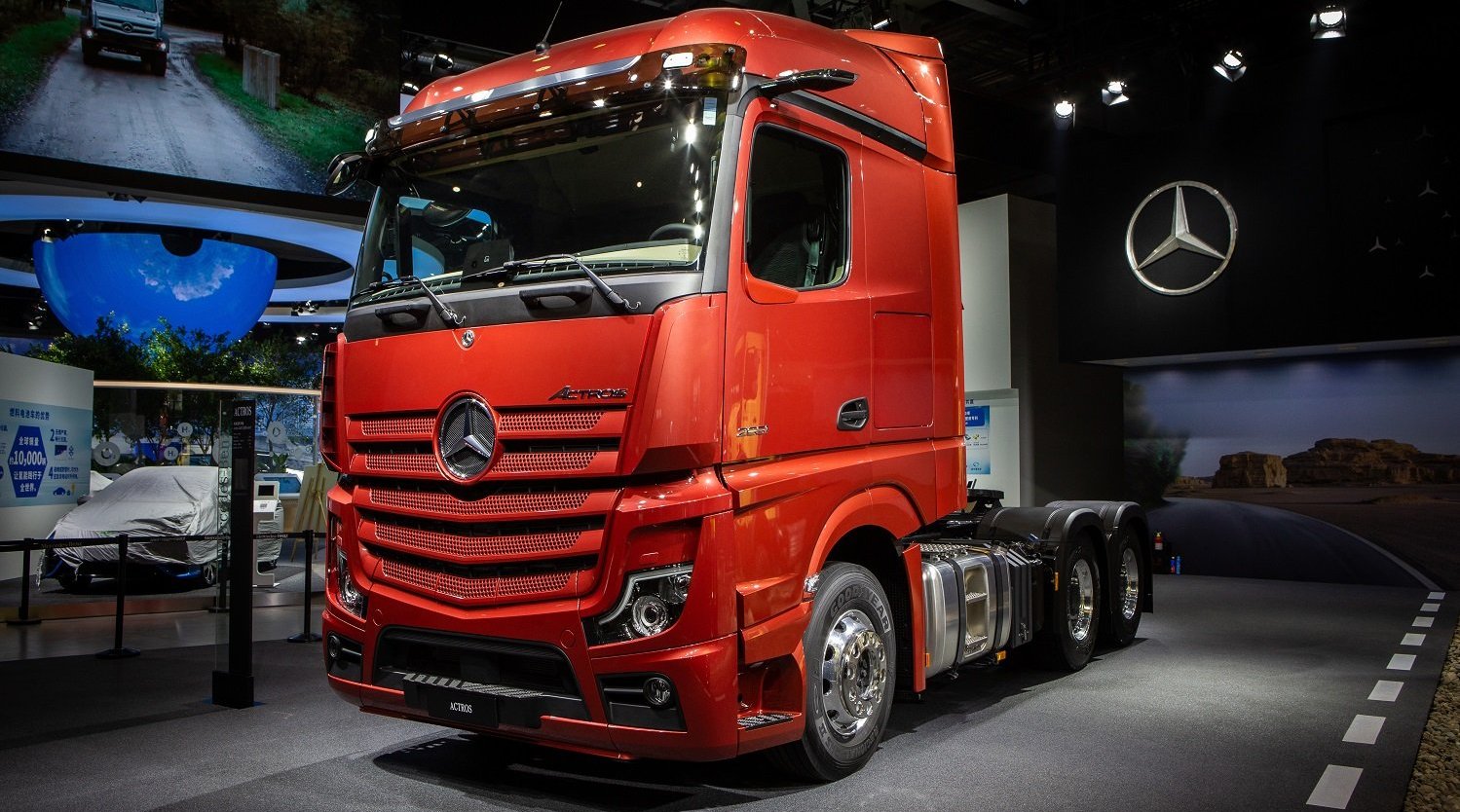 第二届进口博览会梅赛德斯-奔驰卡车