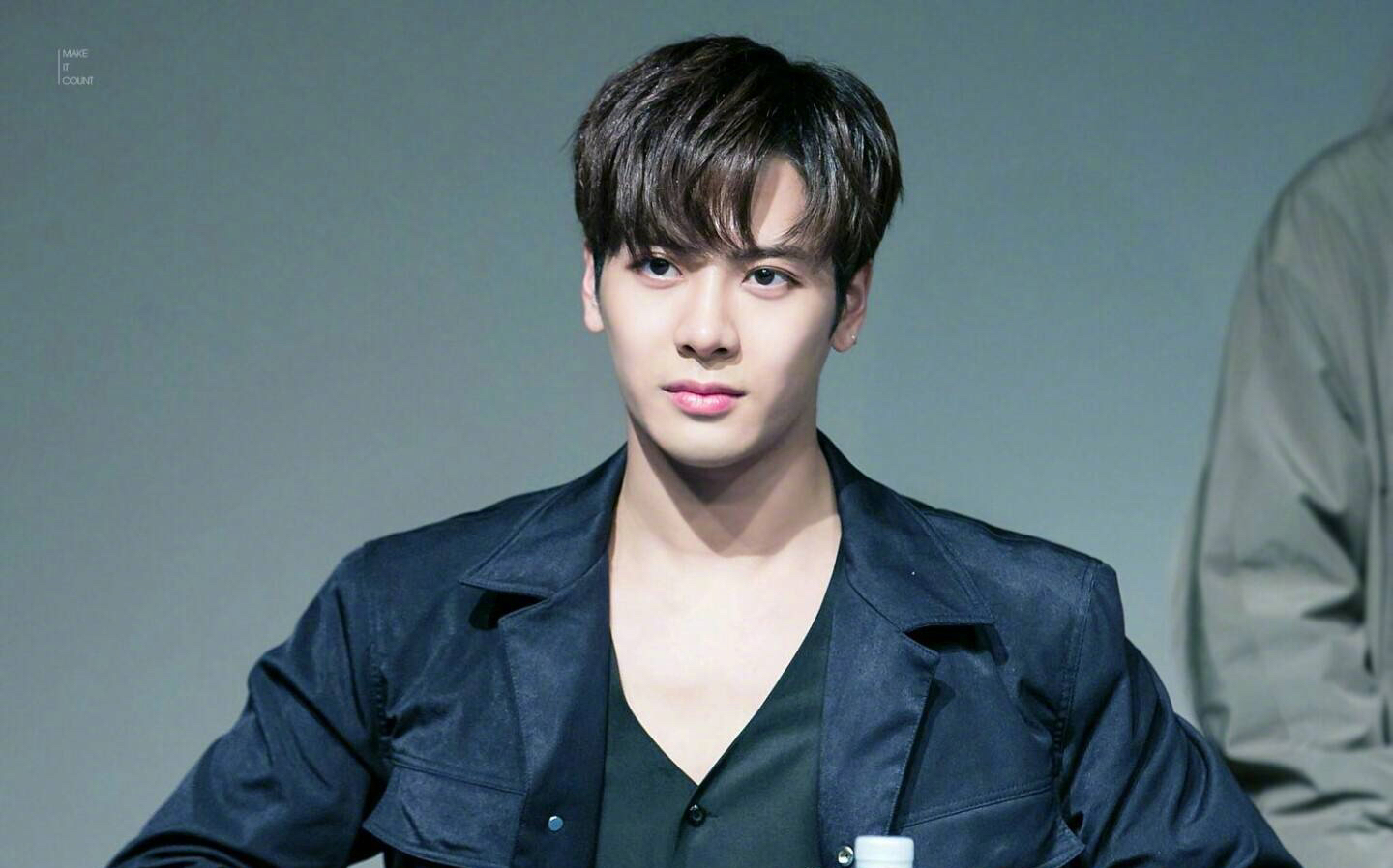 王嘉尔留中分=全嘉尔全嘉尔中分真的是可盐可甜呢!@王嘉尔