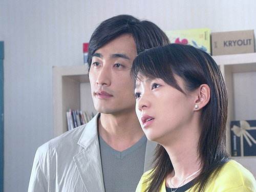 他演的影视剧有"麻辣教师"和"天若有情"以及"火花",在这些剧中都可以