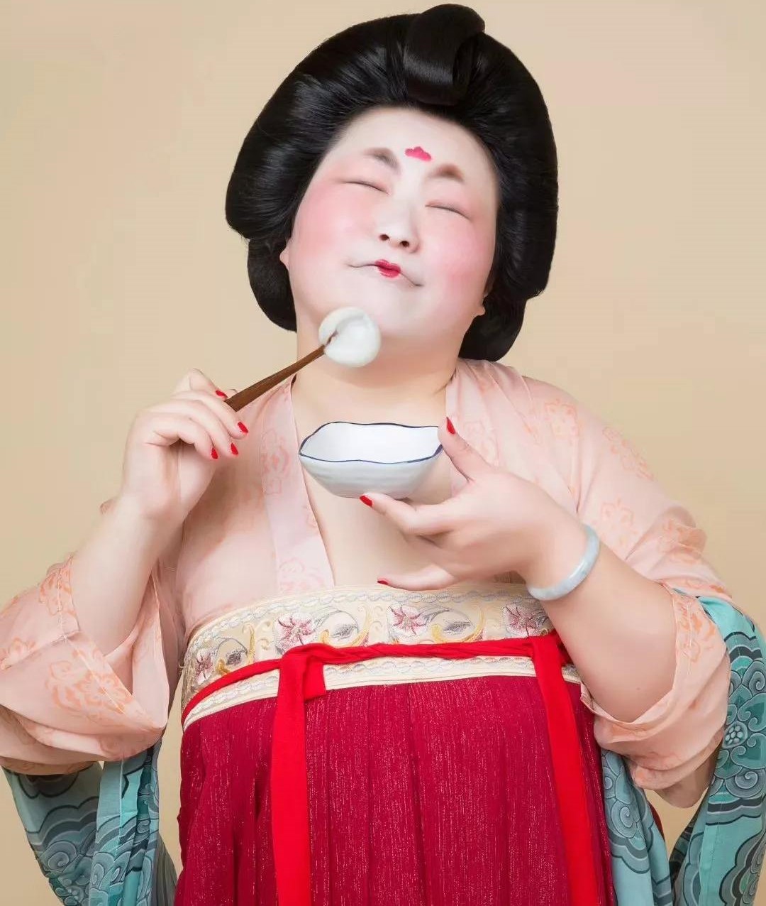 都说汉服自带仙气,这么胖的仙女你见过吗?生在唐朝就好了