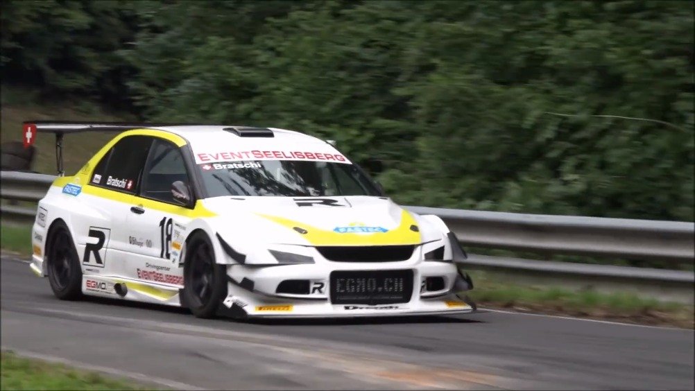 藤原拓海就曾在山路哉骵vo的战斗中把自己的86直接开爆了缸