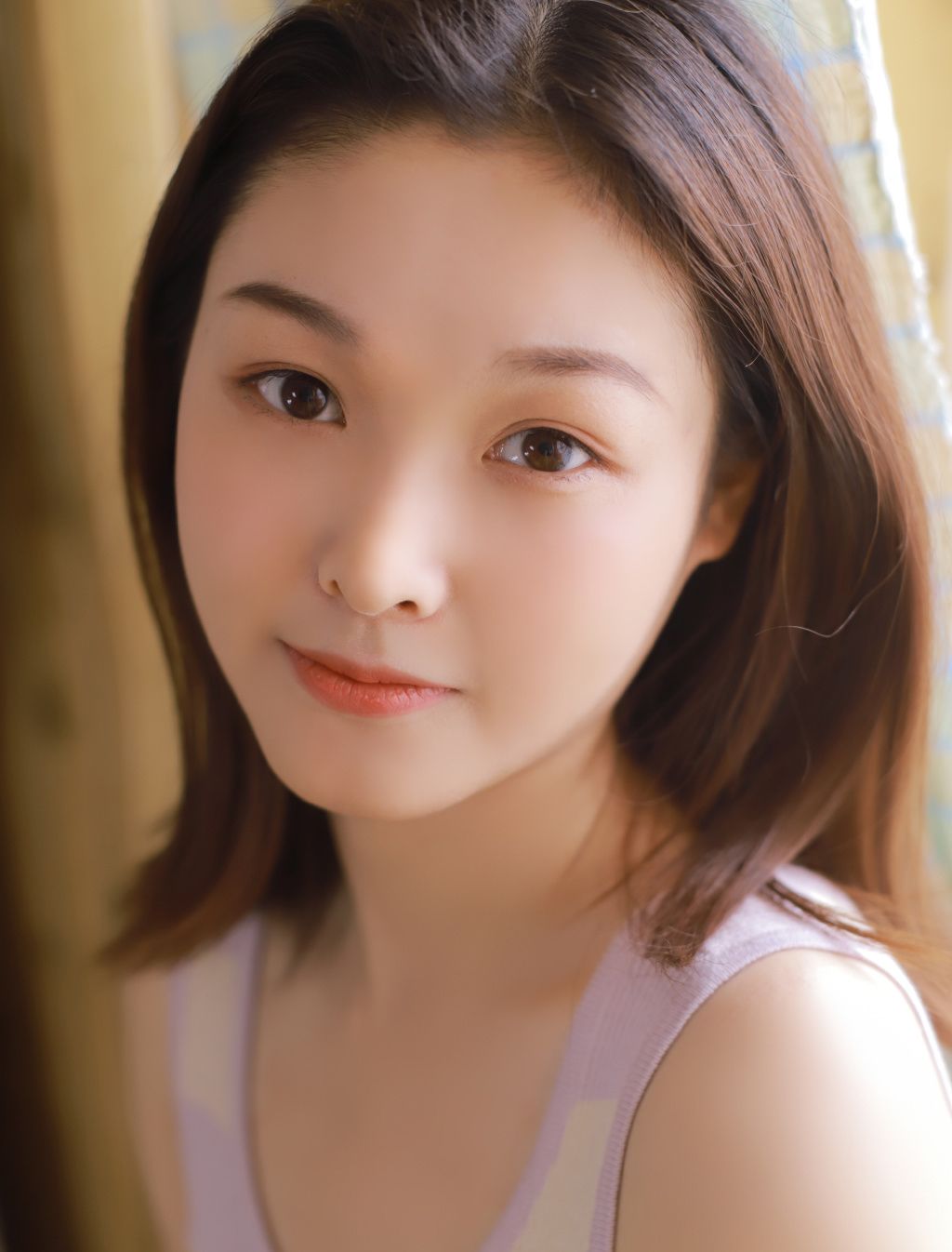 背心吊带美女丰满诱人私房写真