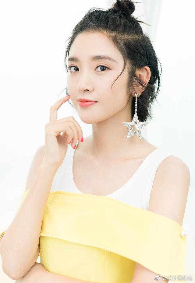 唐艺昕短发扎起的苹果头