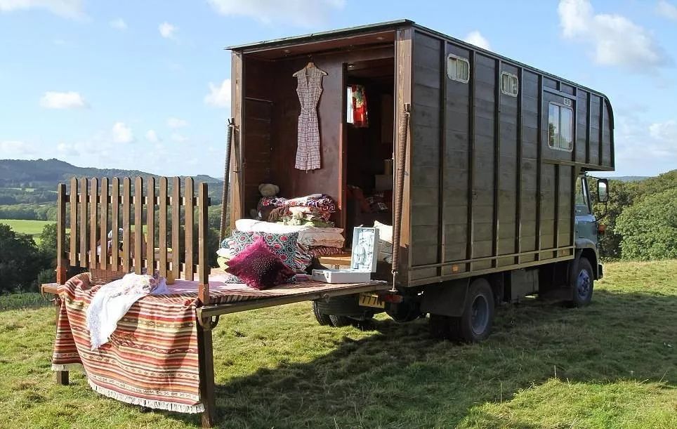 货车怎么合法改装成房车通过车管所审验上路呢?