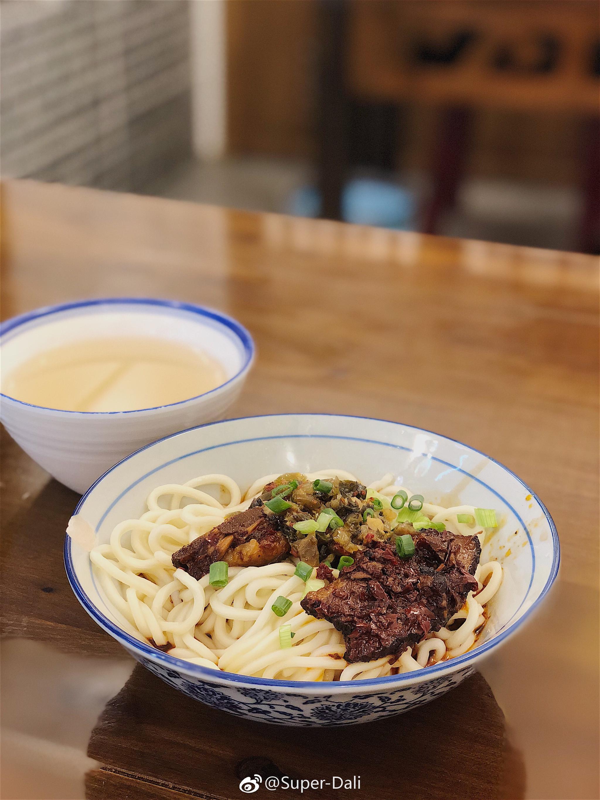 钱坤面60面里有乾坤实名推荐特色扣肉面干拌其实也有汤