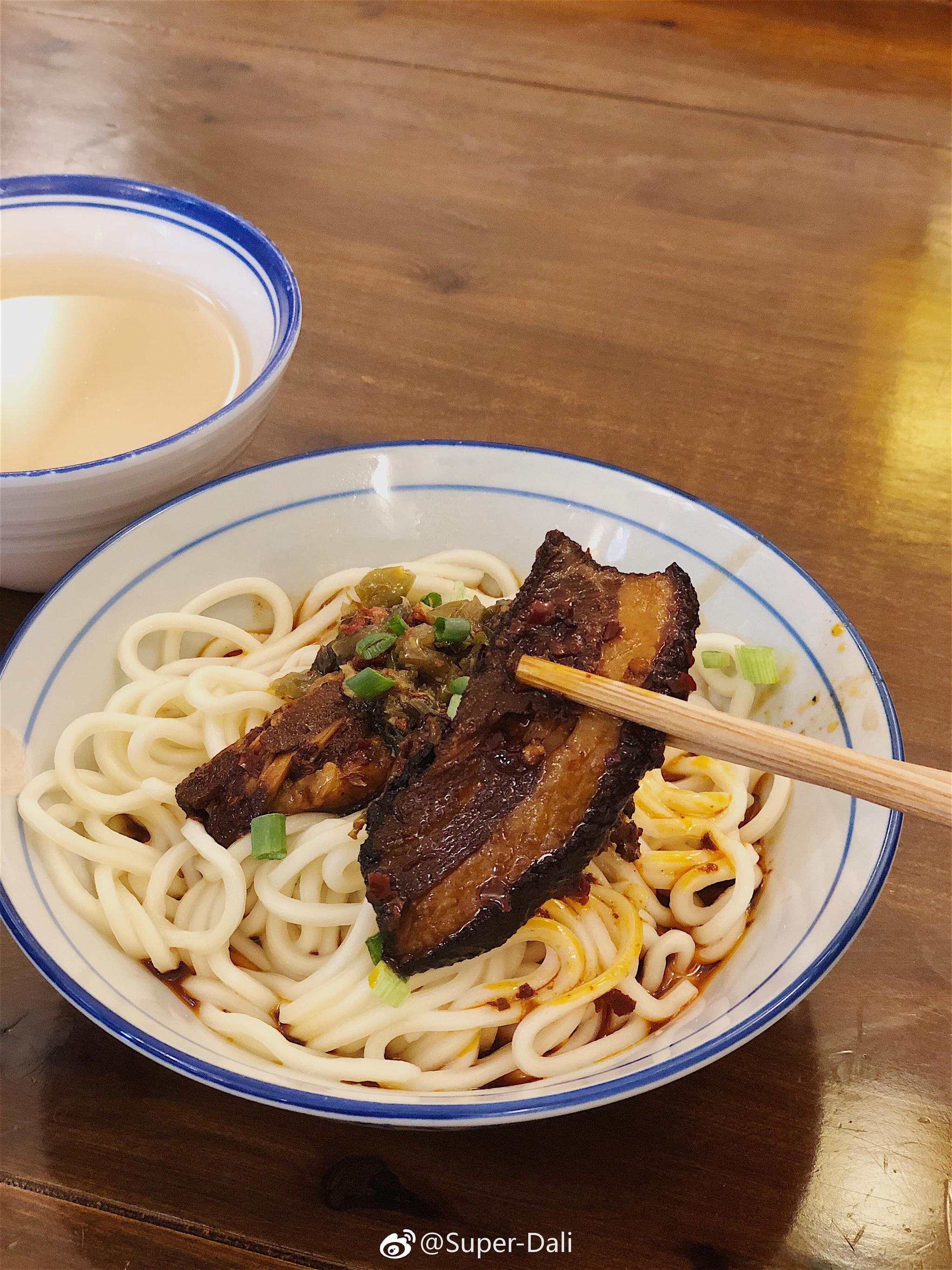 钱坤面60面里有乾坤实名推荐特色扣肉面干拌其实也有汤