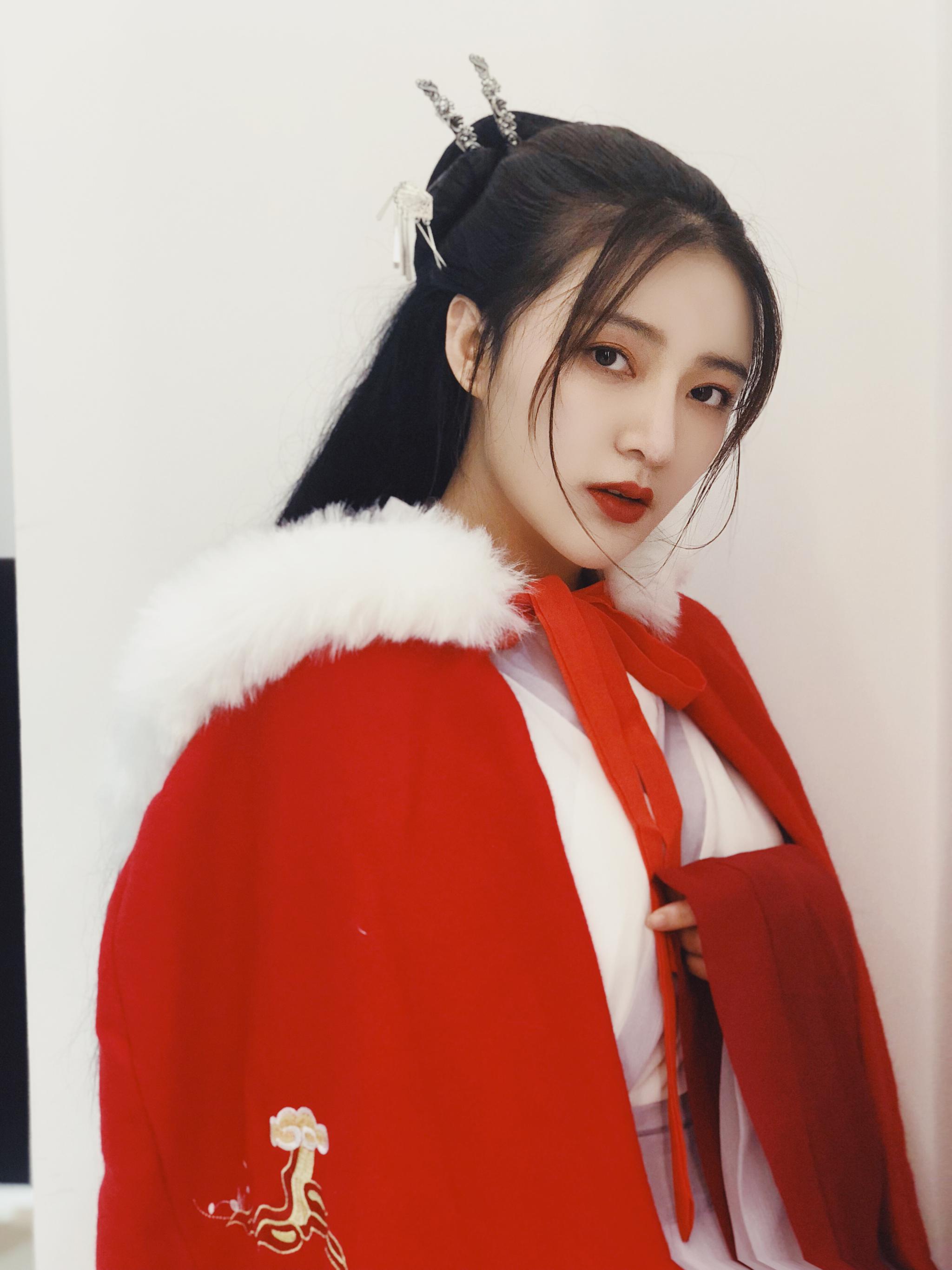 刚有人发这个姑娘@杨伊墨 说是王丽坤和江疏影的结合