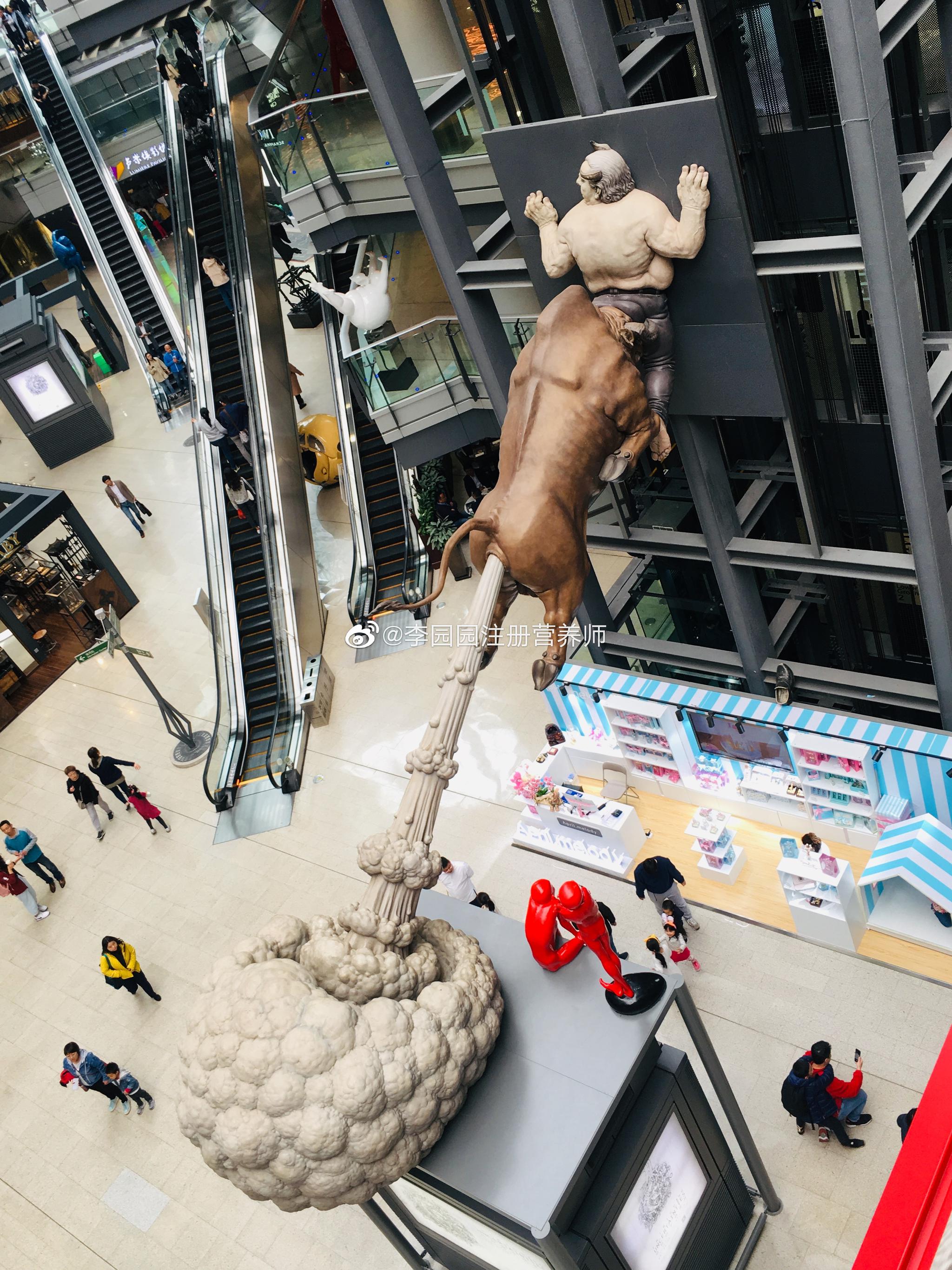 侨福芳草地留个卡,外面看其貌不扬,里面很特色呢|芳草地|雕塑|印象