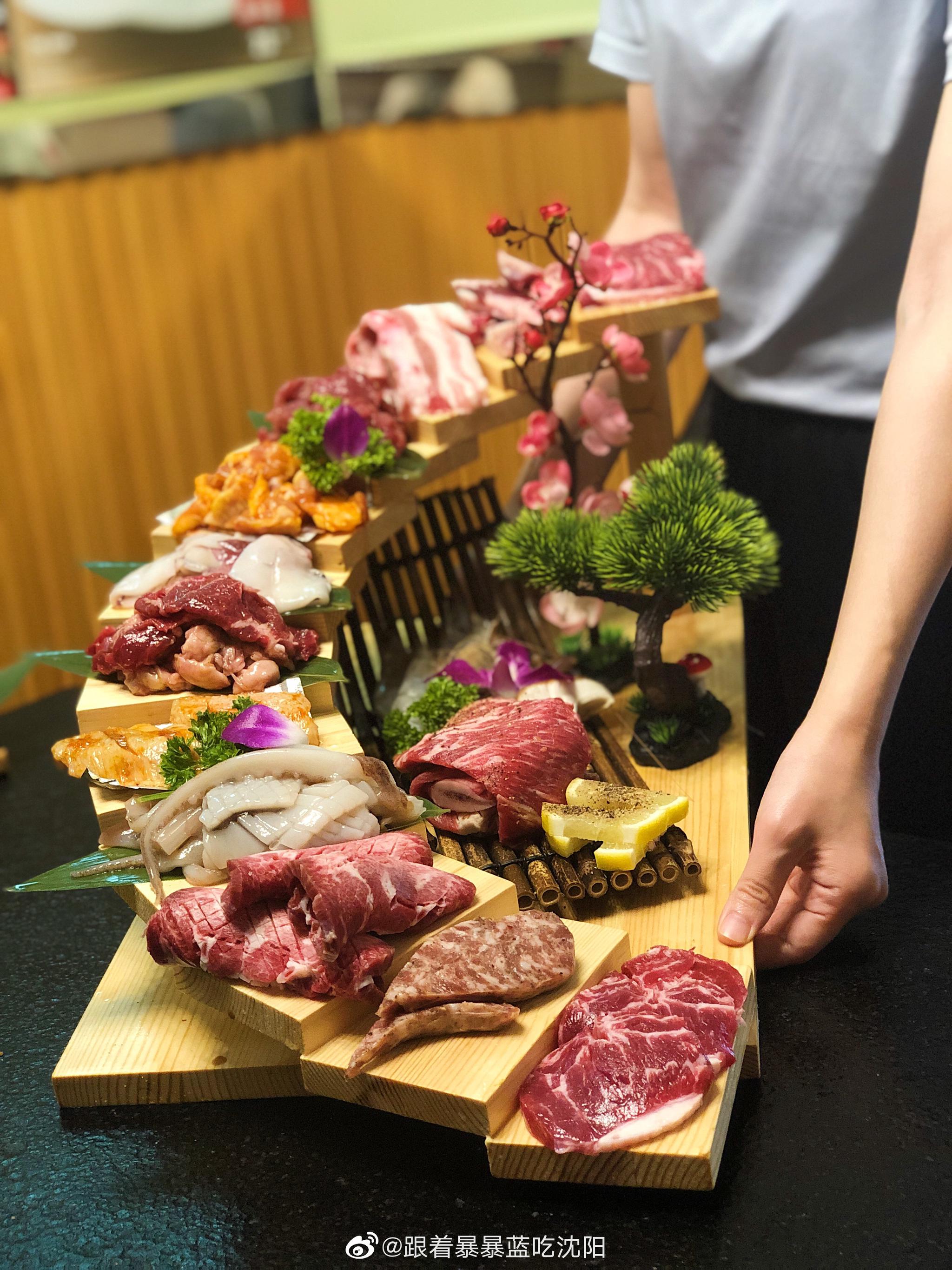 巨型烤肉拼盘一份都够4人吃了!14种肉,量超大,幸福到窒息