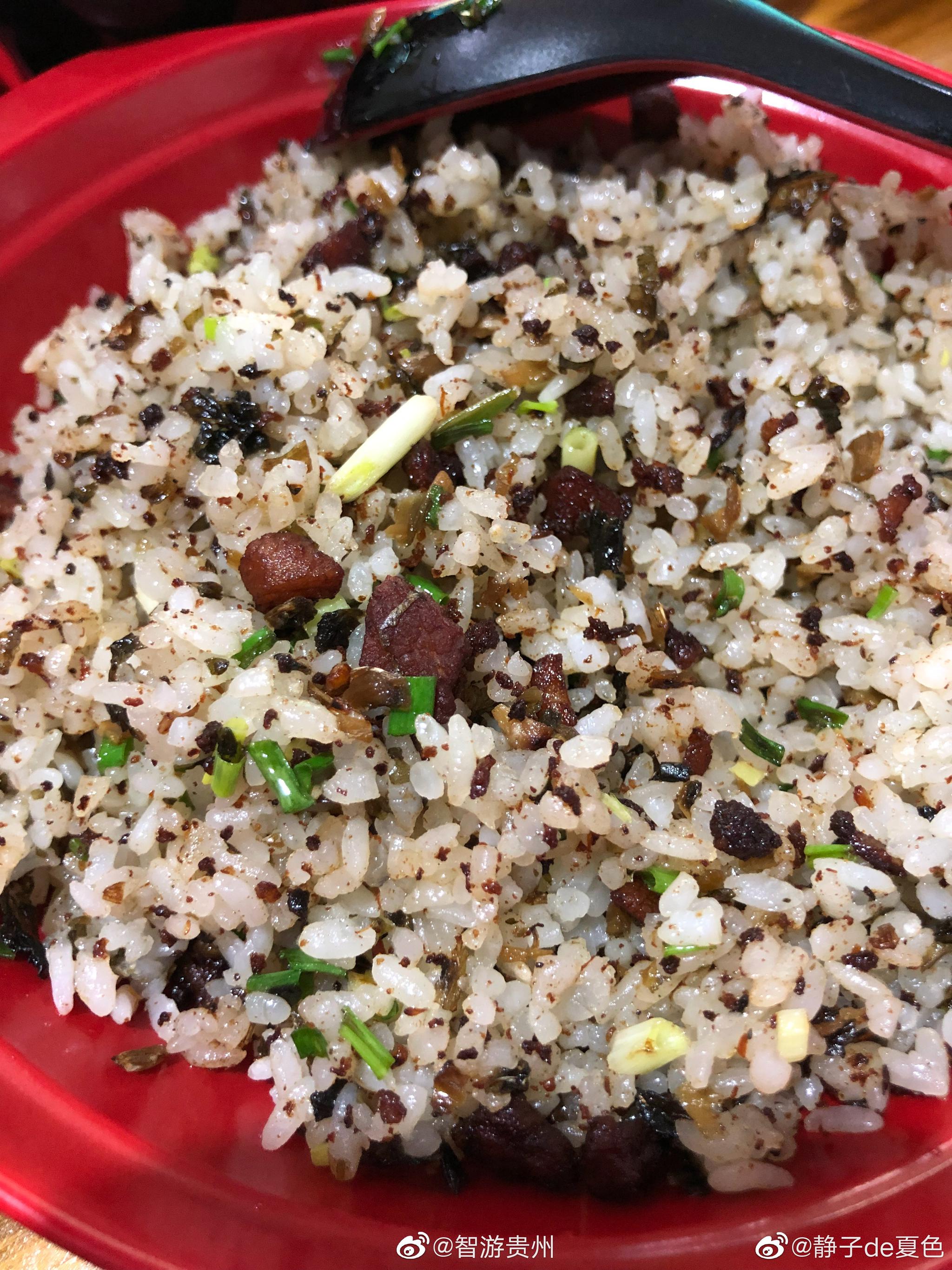 听说贵阳的夏天和丝娃娃更配再来一份地道的盐菜脆哨炒饭