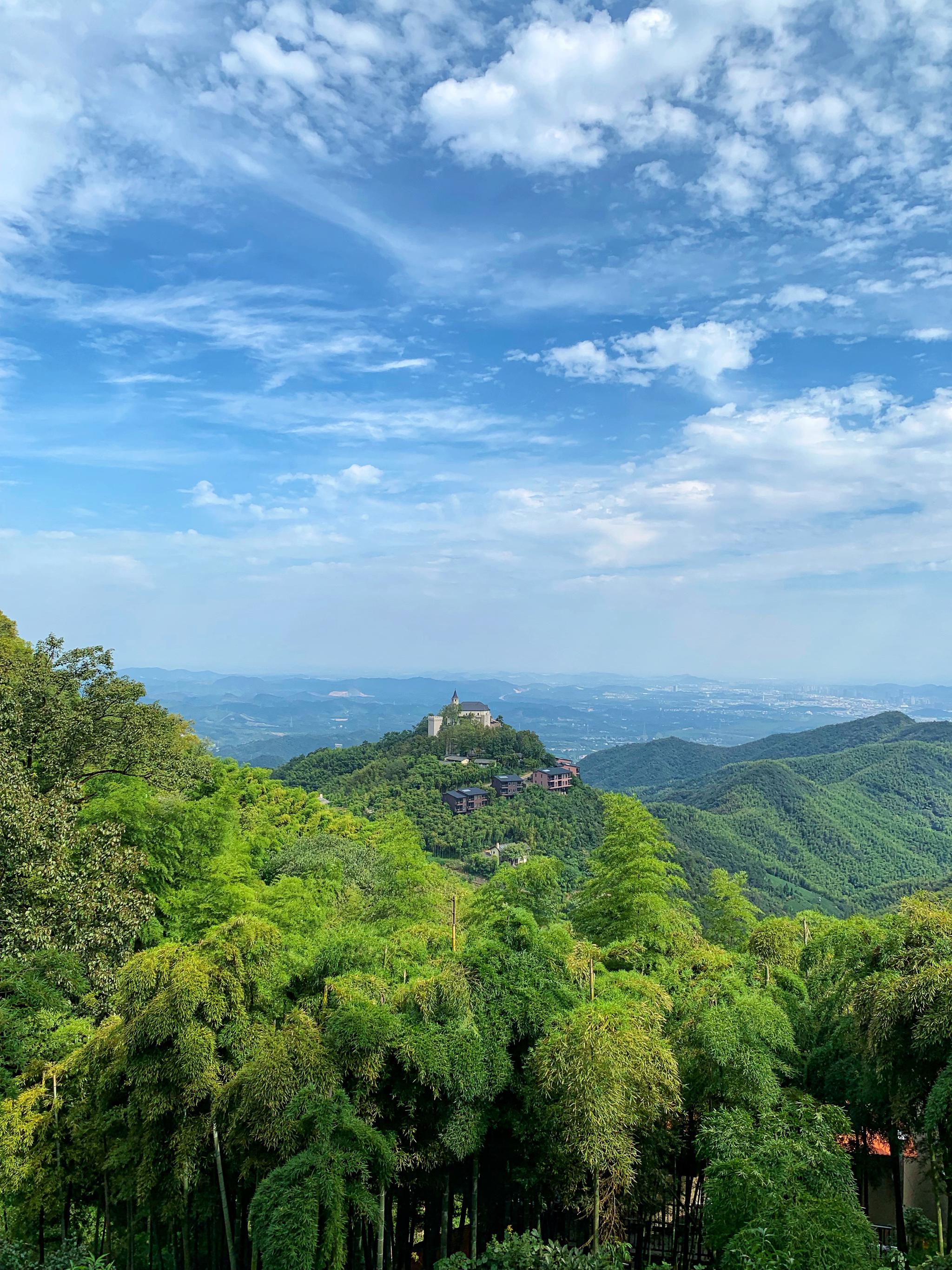 莫干山位于浙江省湖州市德清县