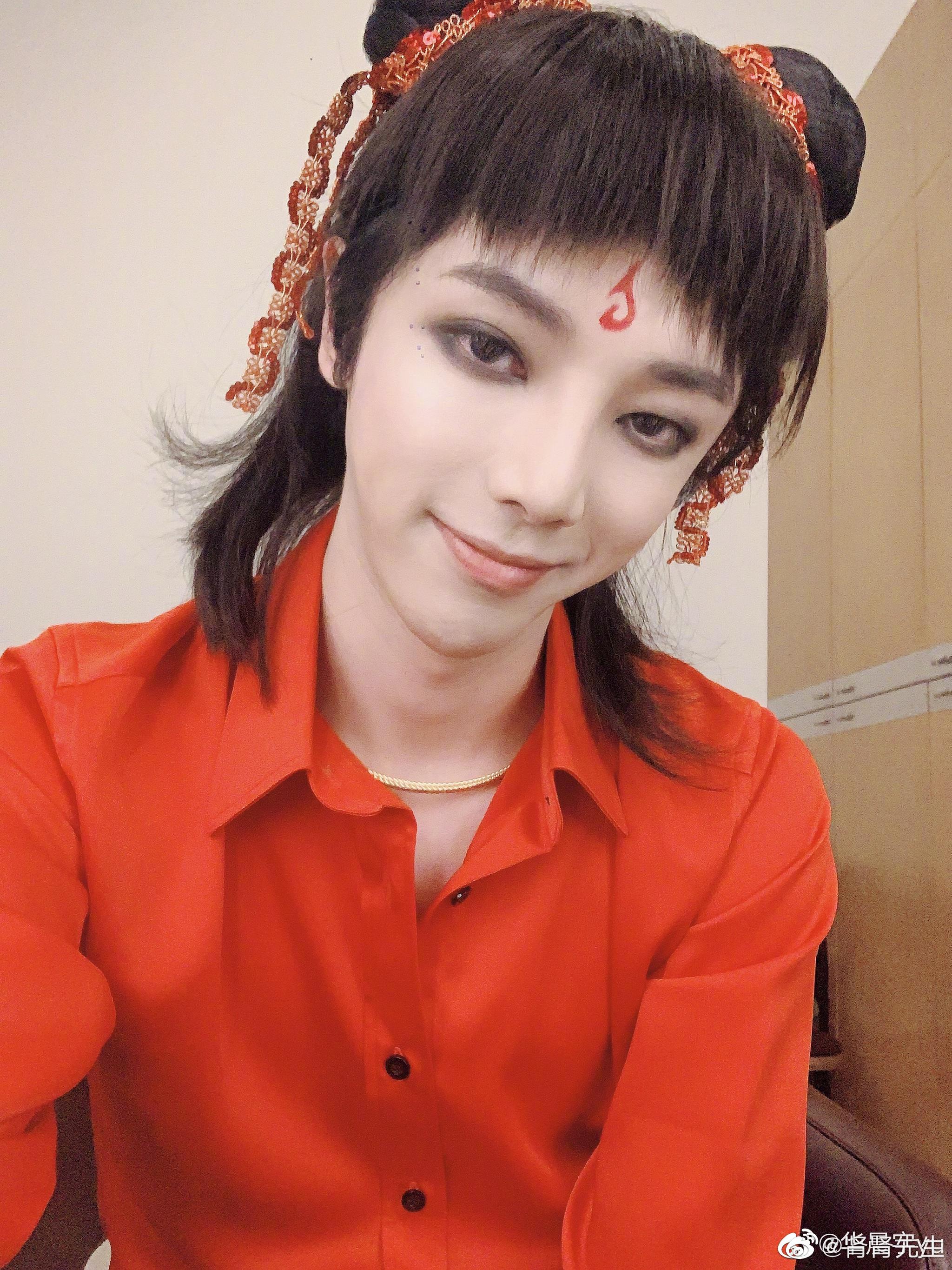 可可爱爱华晨宇cos哪吒!真是一个小机灵鬼