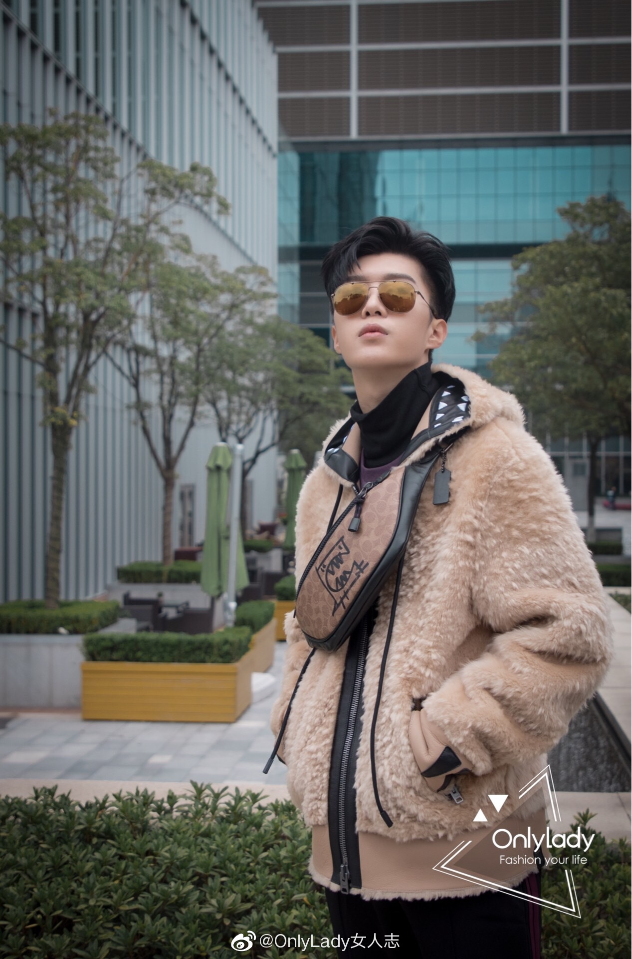 范丞丞adam0616 帅气演绎时下最in的潮流单品～廓形羊毛外套搭配@oaa