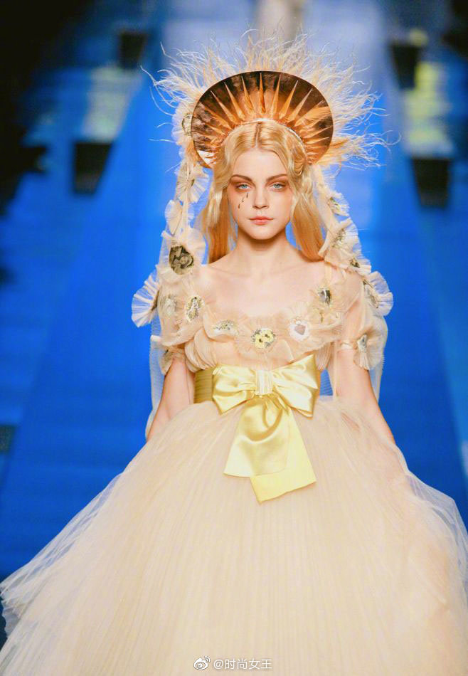 2007年jessica stam在高缇耶摄人心魄的眼睛和那场经典大秀里神女降世