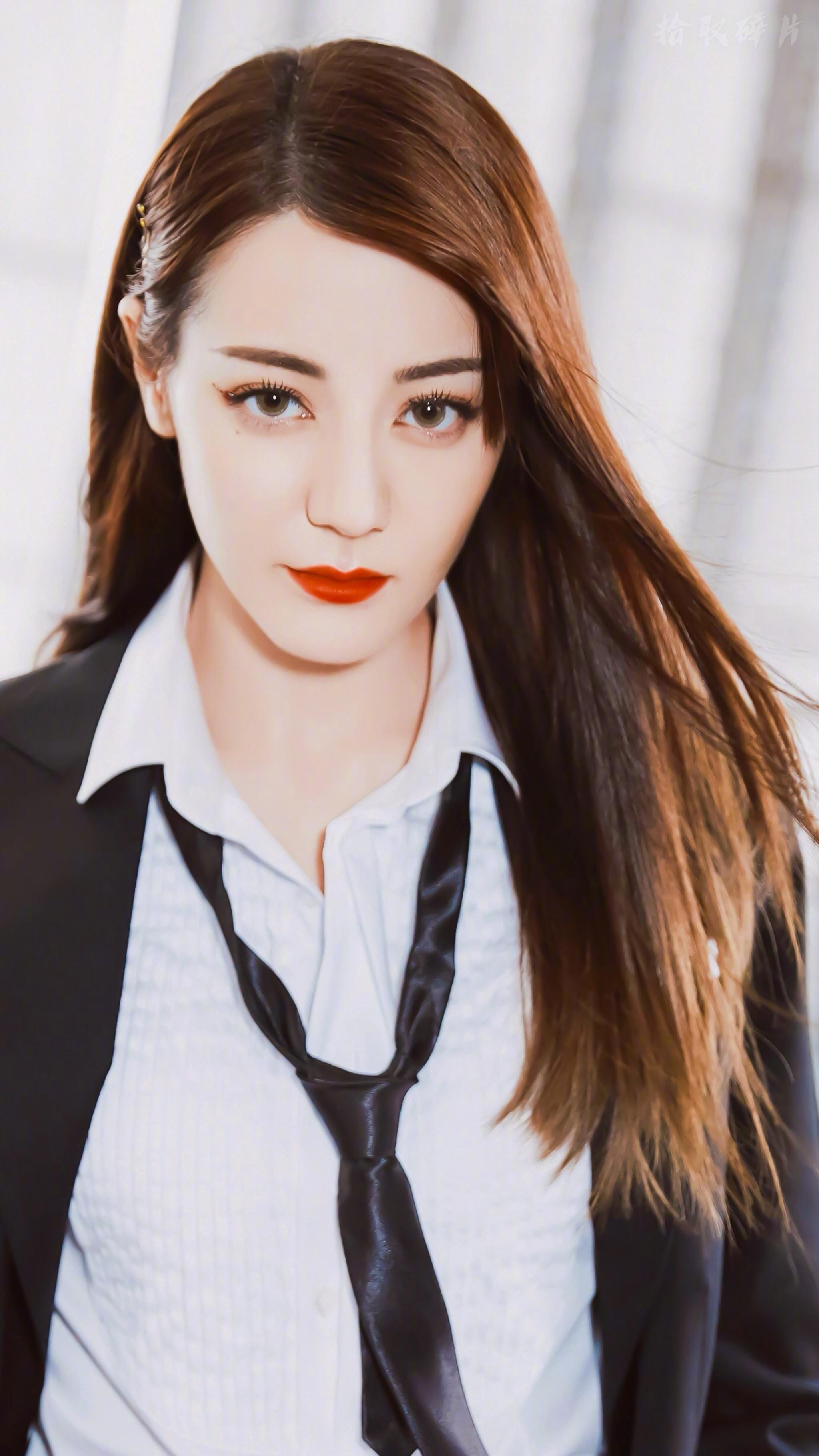 可以把西装穿的这么帅的女明星,迪丽热巴必须榜上有名!