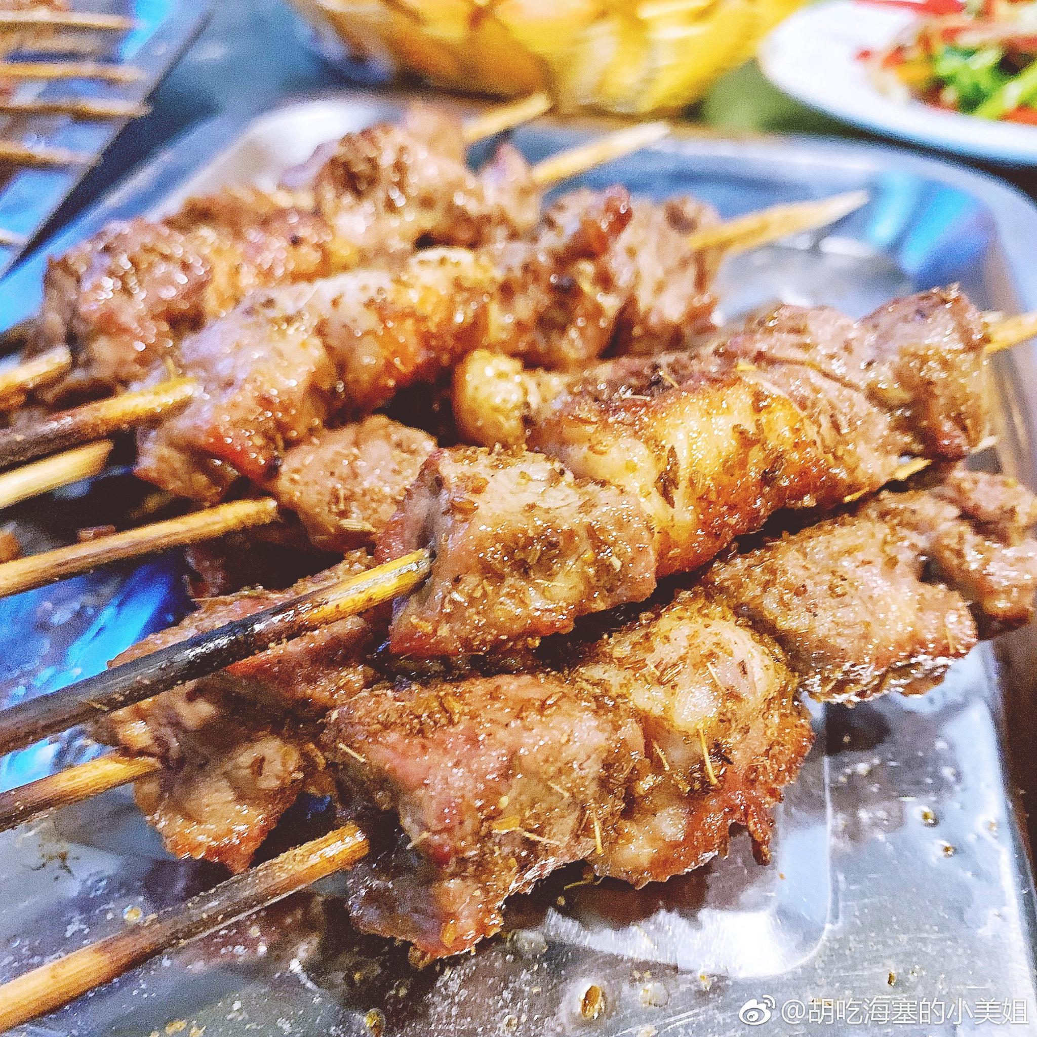 饱了横清真烧烤大排档,这烧烤也太好吃了吧!