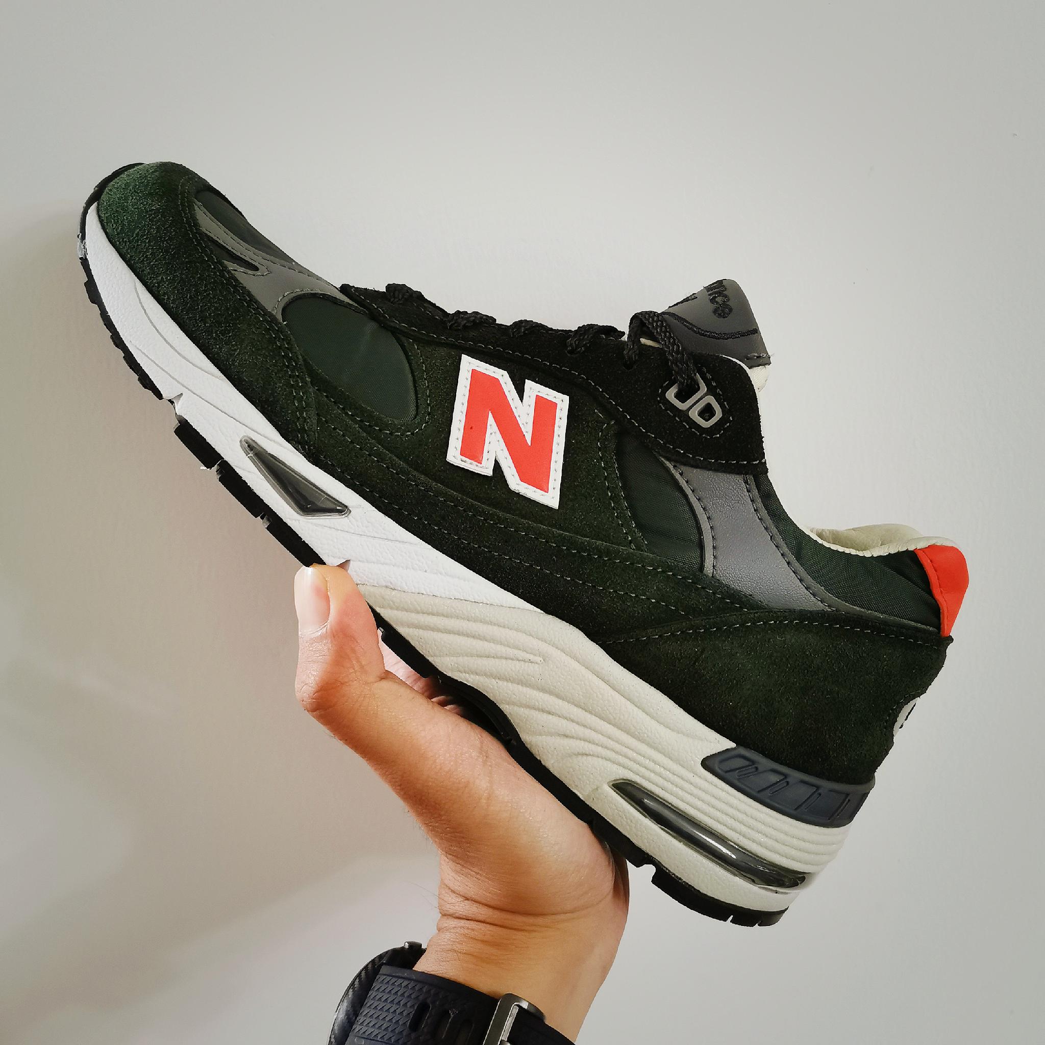 这双在专柜打折已久的991TNF早就吸引了我 