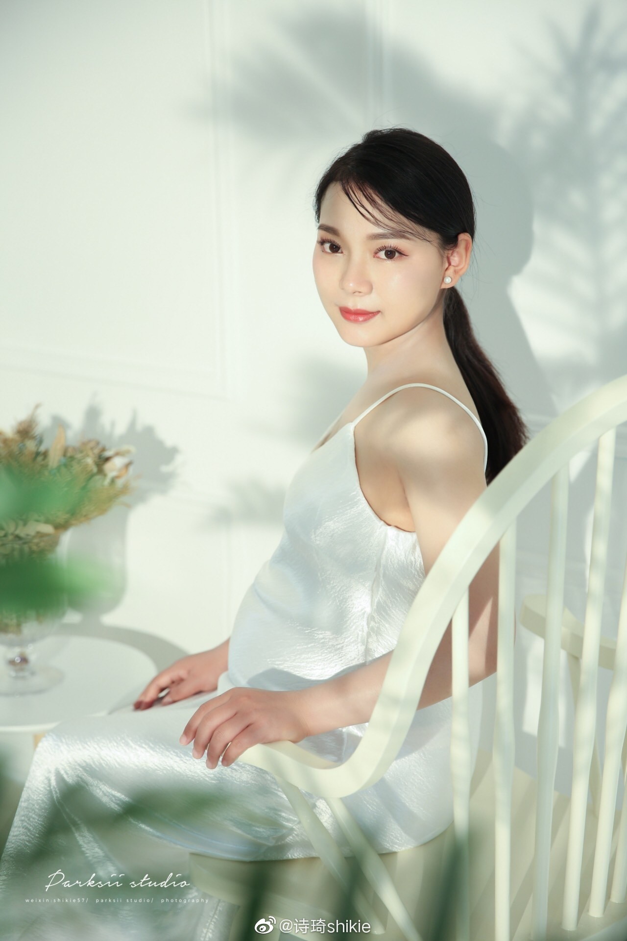 平时大家看到商家的孕妇照样片都是模特佩带假肚子拍摄