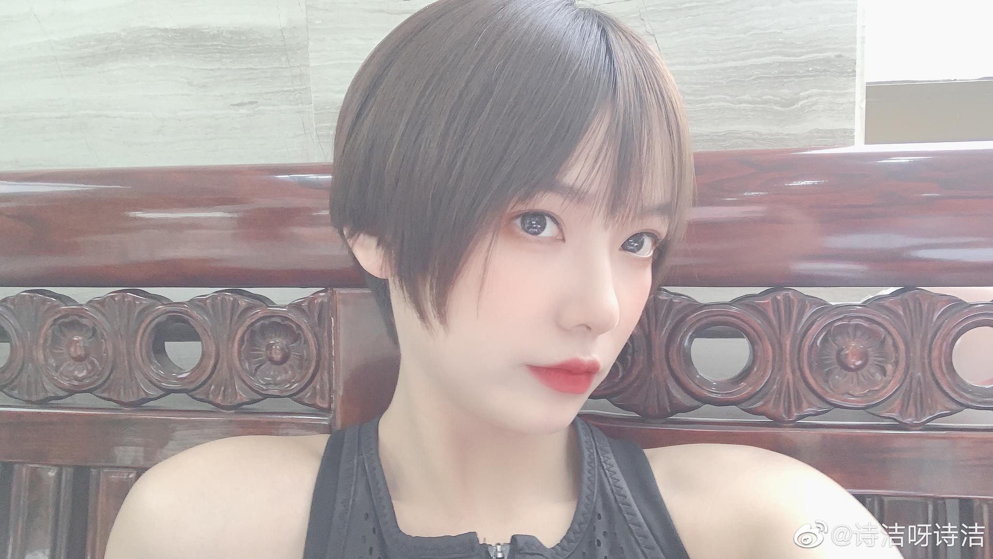 王欣的新发型携王欣的爸爸妈妈王欣的邓嘉和大家见面啦~电影《网|王欣|邓嘉|开机|爸爸妈妈|发型_新浪新闻