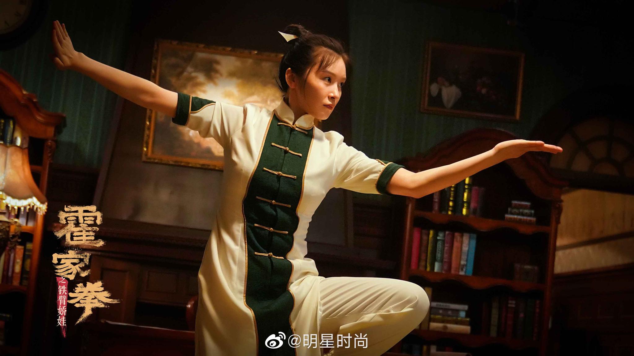 成龙大哥刚刚上映的电影《龙牌之谜》中有个中国女孩@李萌萌-萌萌 打