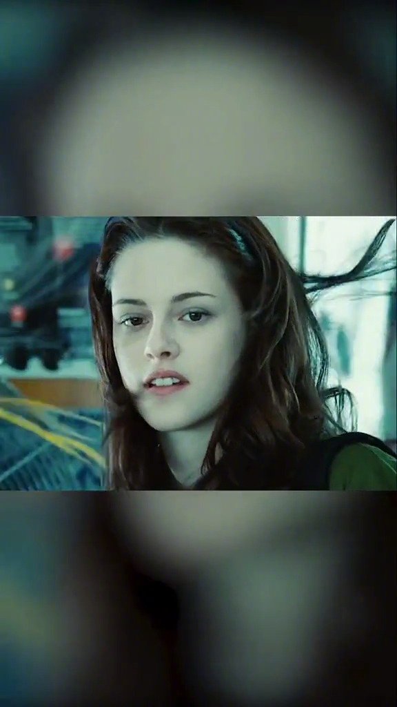 暮光之城里的克里斯汀太美了,用手挡车这段百看不厌.暮光之城