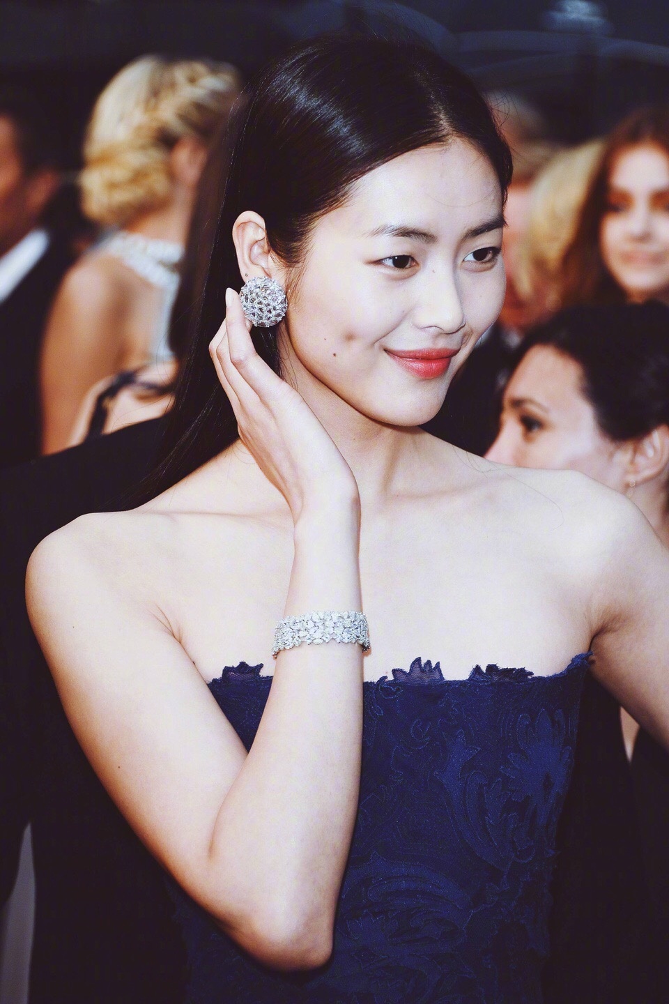 刘雯| 红毯上的蓝色美人鱼,好美!