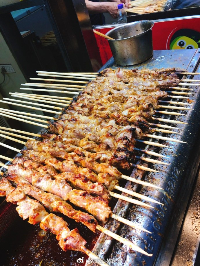 美食达人@看长春 分享:桂林路美食 吃货一条街