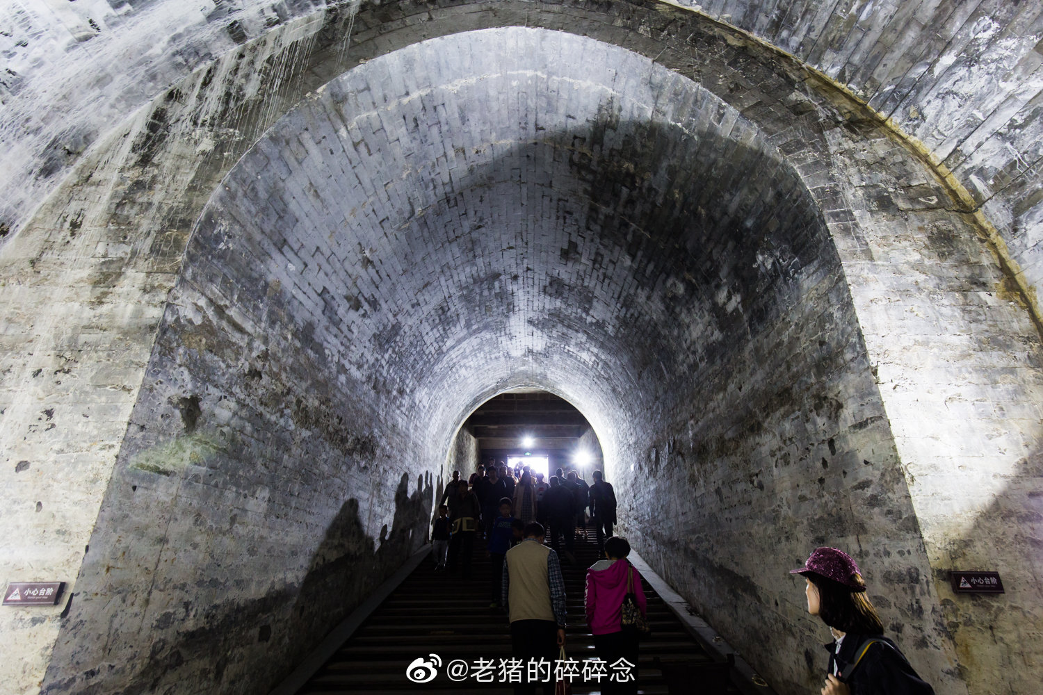 北京定陵地宫啥样？深埋地下20米面积巨大，看你看看皇帝地下的家