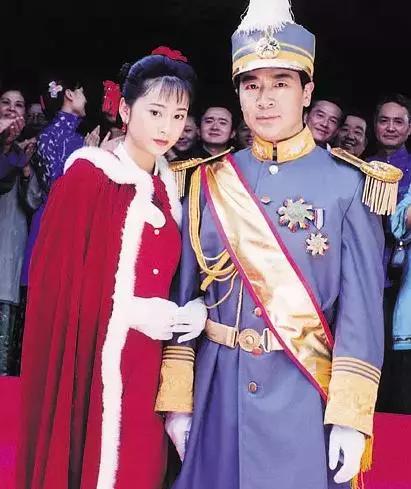 陆司令依萍重逢剧中娶9个老婆现实也是老夫少妻却很痴情