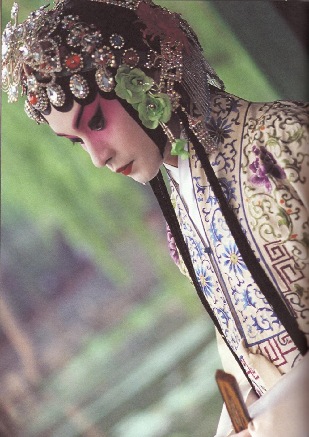 霸王别姬里风华绝代的程蝶衣哥哥张国荣的京剧扮相太美了