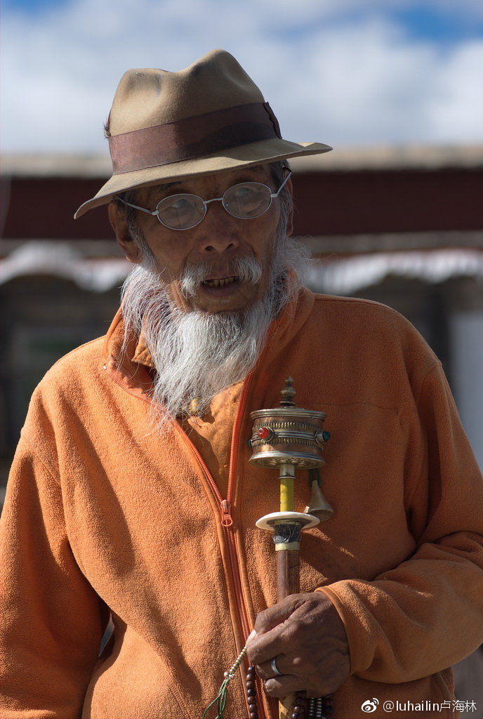 大昭寺广场的朝圣者