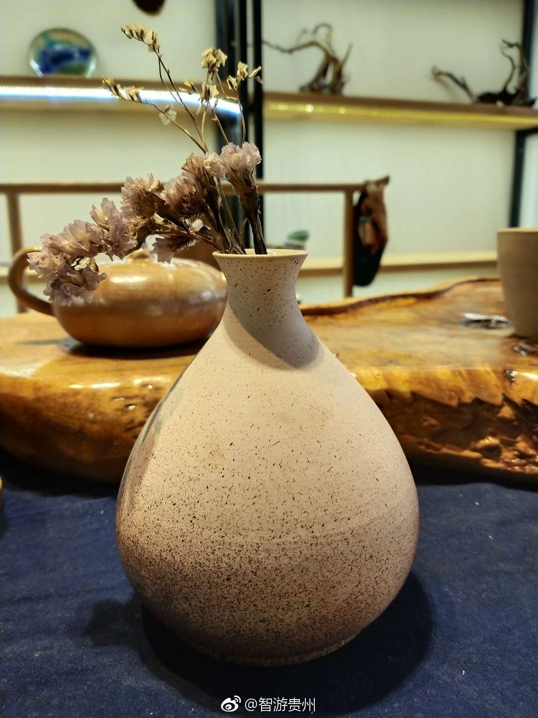 牙舟陶,是贵州陶瓷艺术中的“精绝”之作。在六百多年的发展历程中