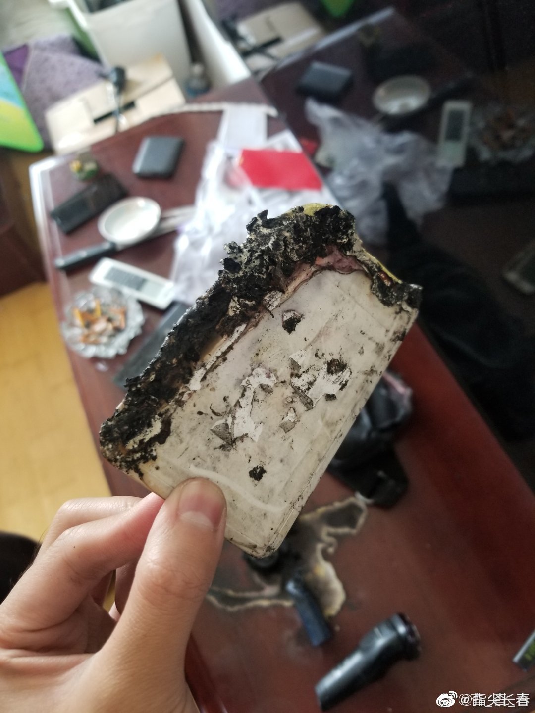 网友在京东买的电风扇爆炸跟京东怒起来了