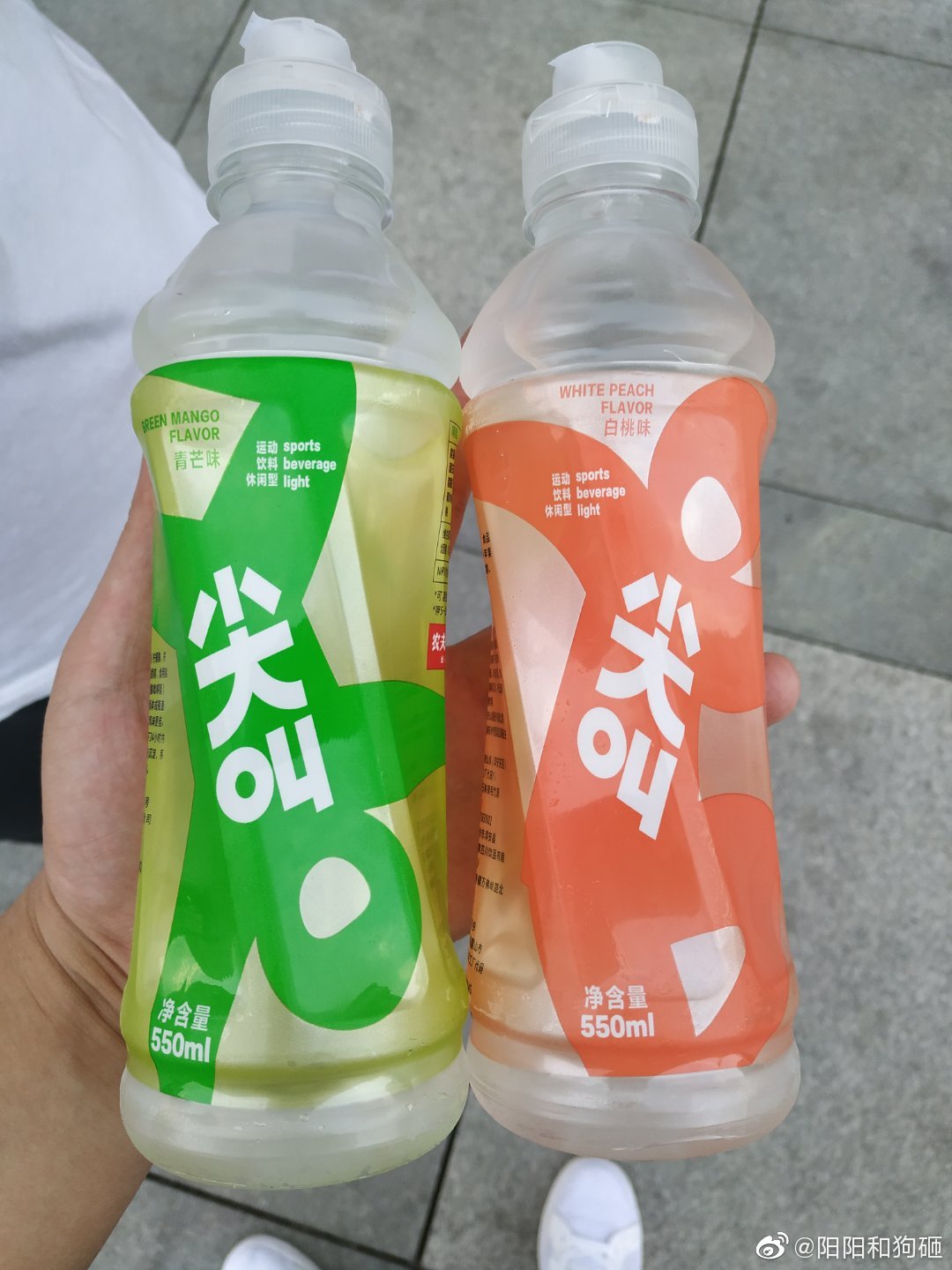 阳阳和狗砸 长春站南广场京东便利店,尖叫9元一瓶