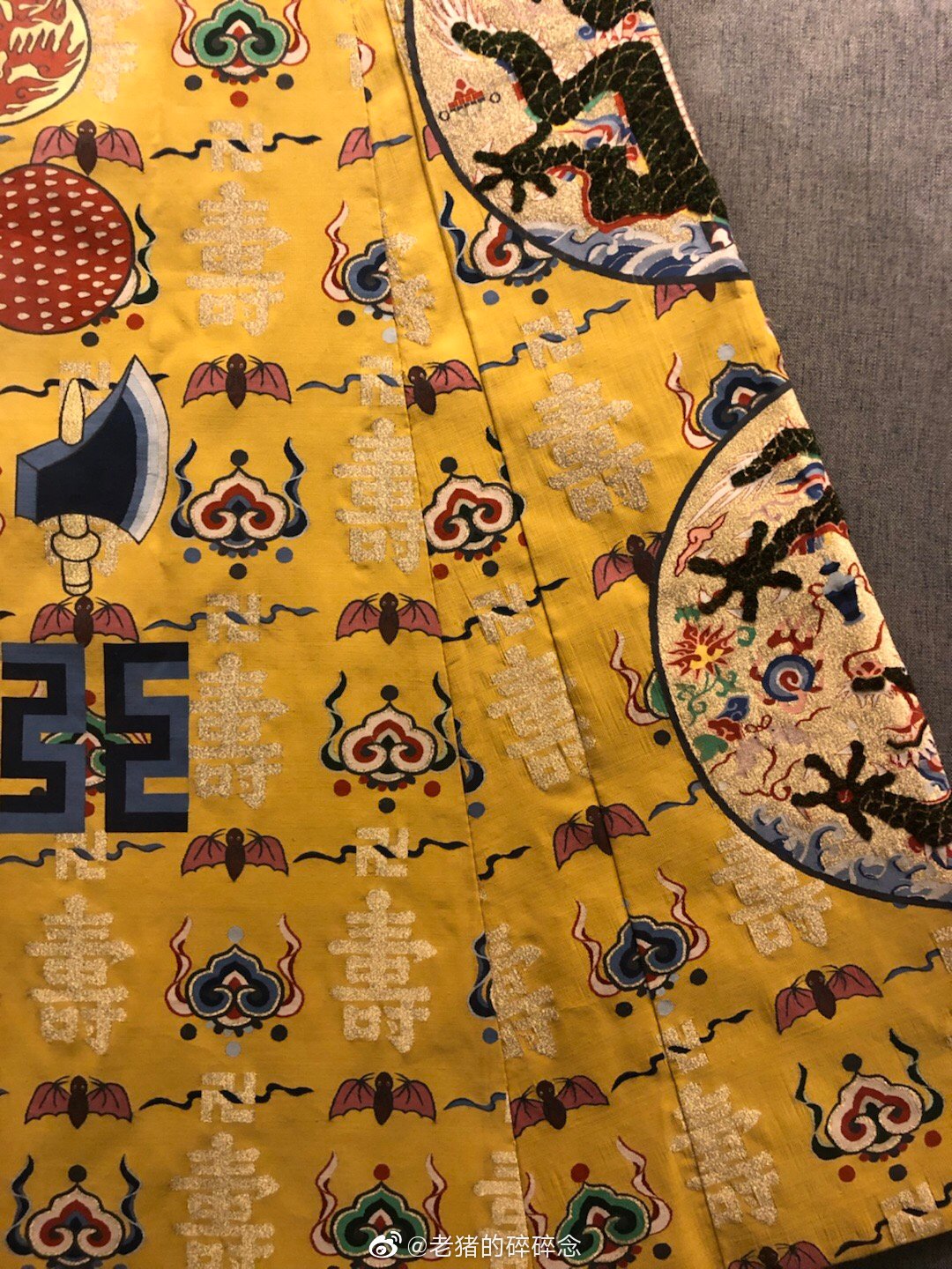 明万历帝缂丝十二章福寿如意衮服