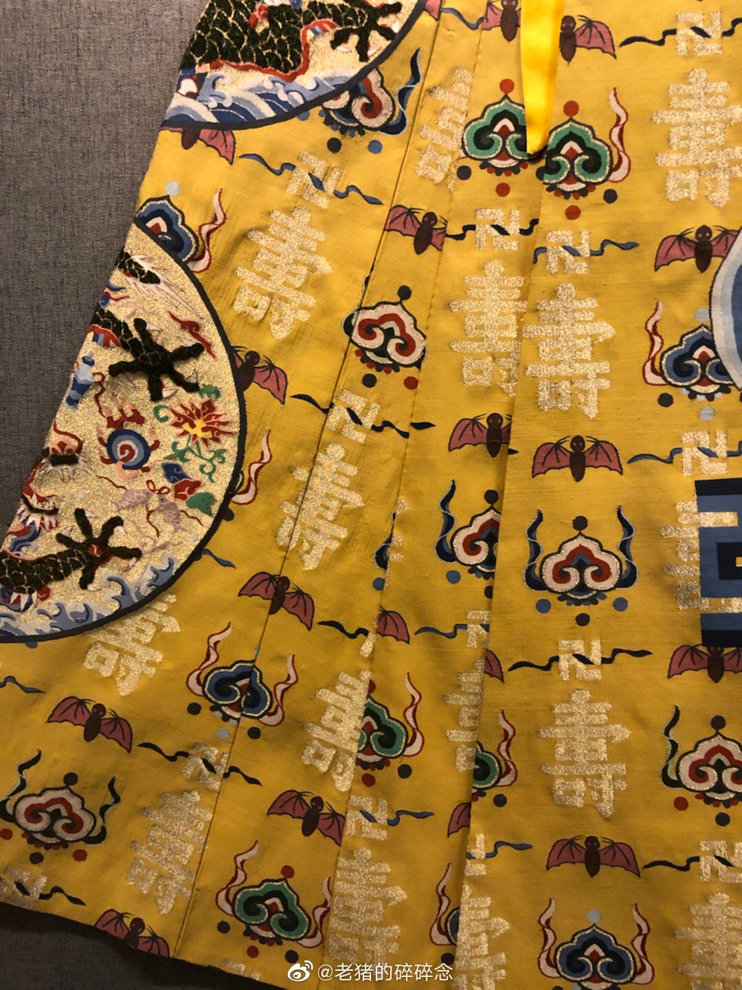 明万历帝缂丝十二章福寿如意衮服