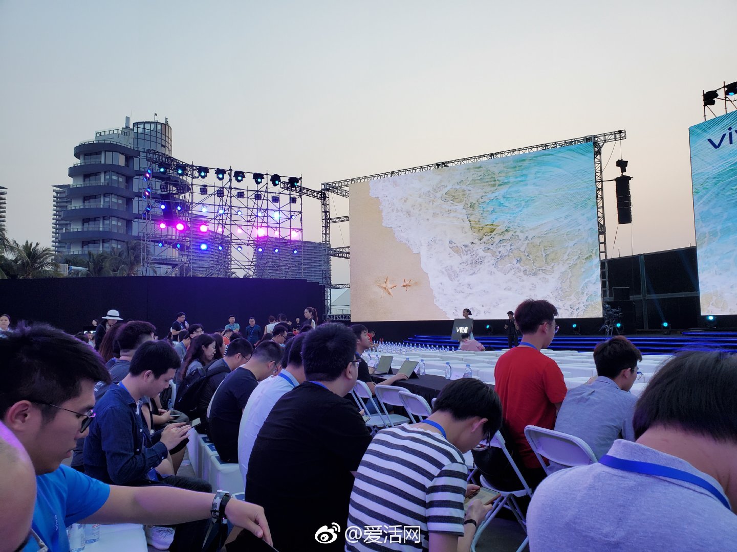 露天发布会三亚好热