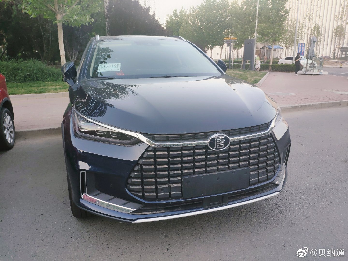 今儿看见一辆比亚迪唐ev600看着还不错个头不小