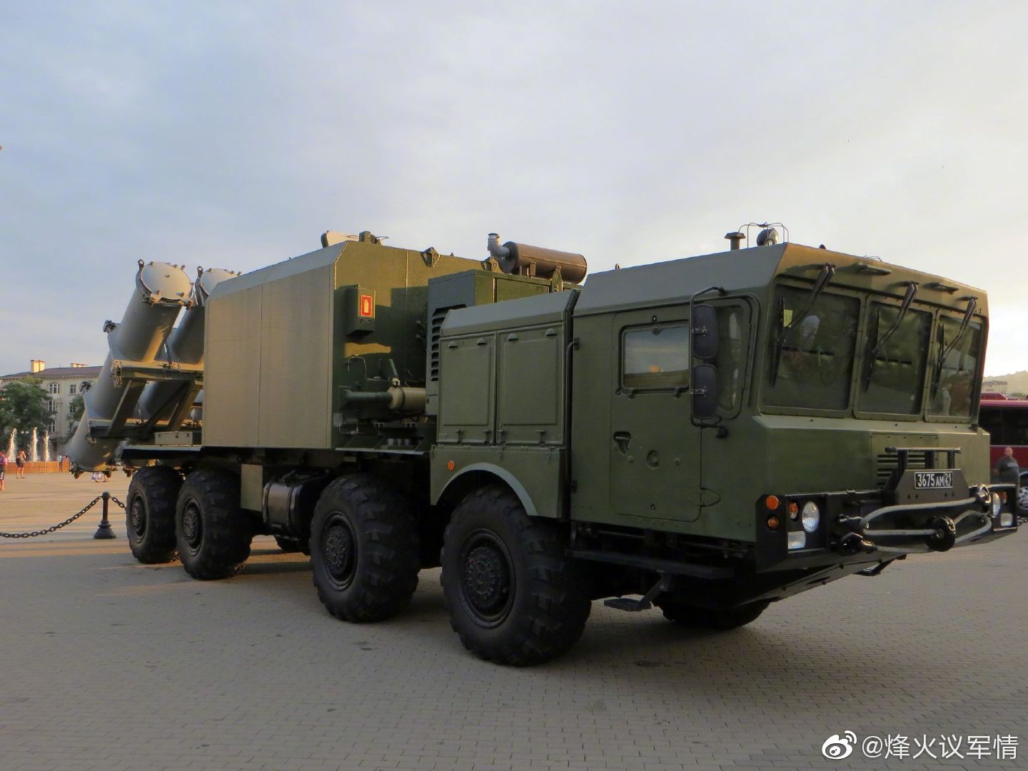 俄罗斯两款岸基机动反舰导弹,双管"堡垒p"和4管(可扩展至8管)"bal-e"