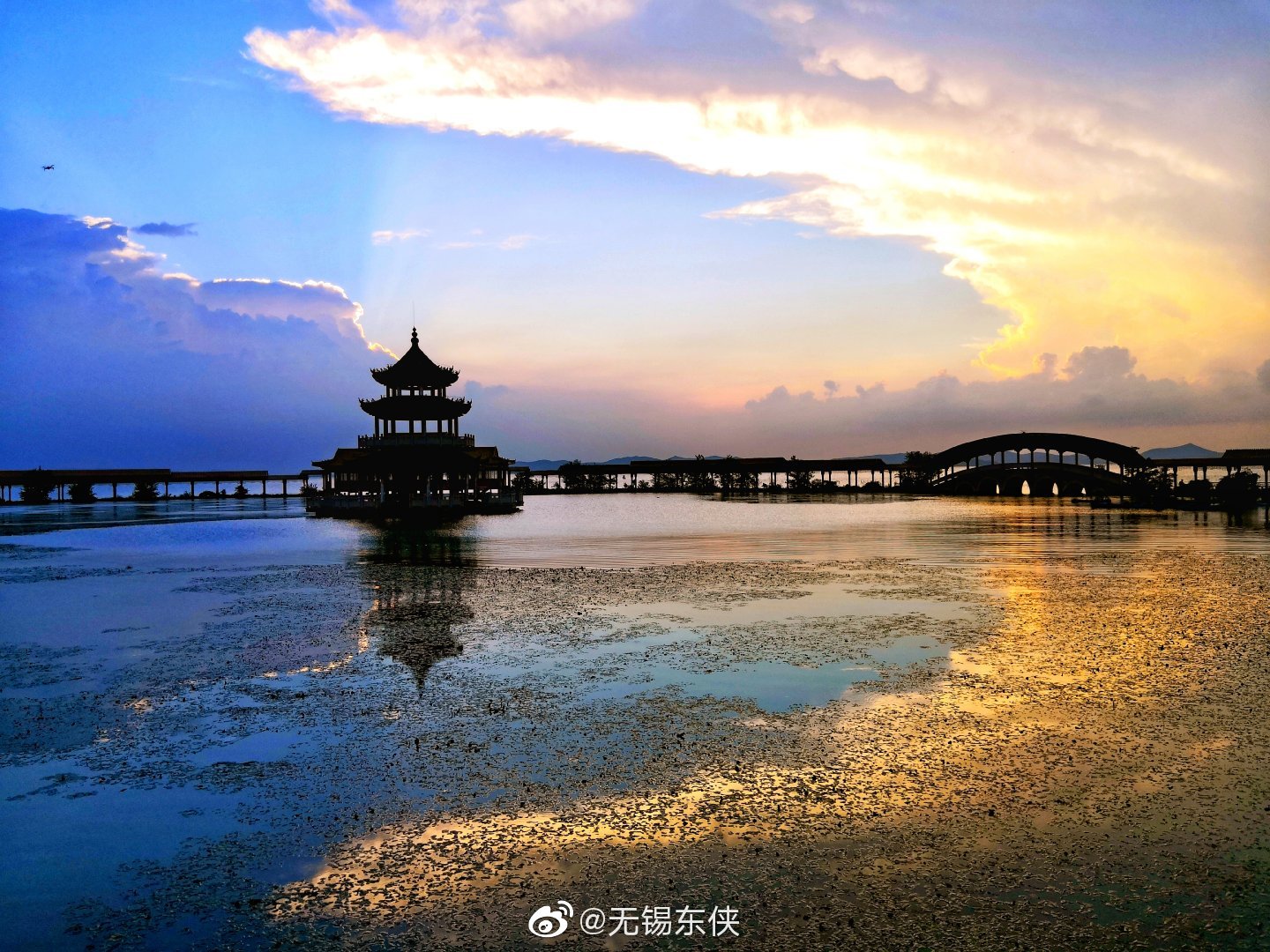 夕阳无限好太湖边的镜中花水中月无锡废墟中的统一嘉园