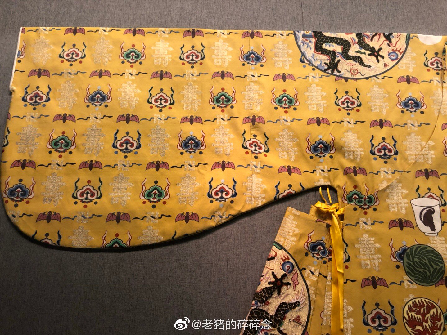 明万历帝缂丝十二章福寿如意衮服