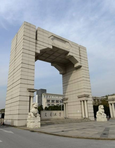 敢欠民国教师的钱有什么后果交通大学老师开着火车杀入南京讨薪