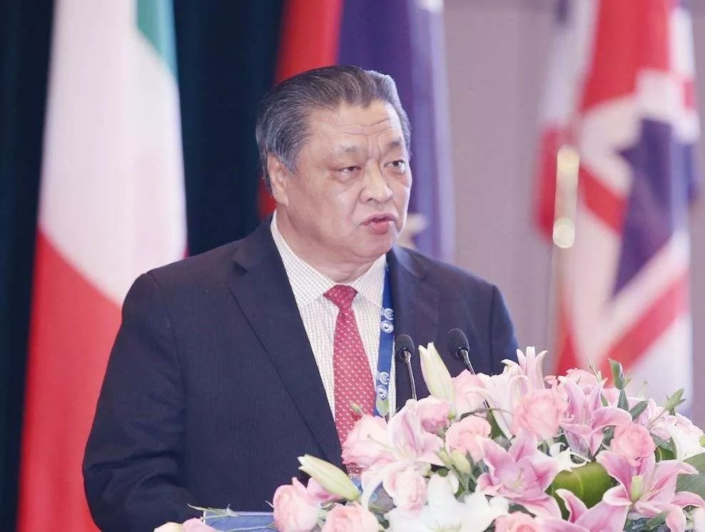 他们分别是:五粮液总经理陈林第8位,星巴克中国区董事长 王静瑛 第15