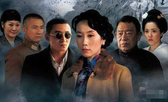 女演员,可以看到,她涉猎的题材从一开始的农村题材《黄沙下面是沃土》